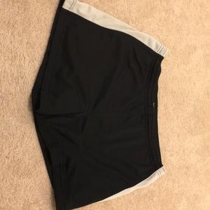 athletic shorts M